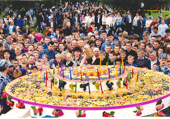 Солигорск, Белоруссия. День города — торт весом 1,5 тонны